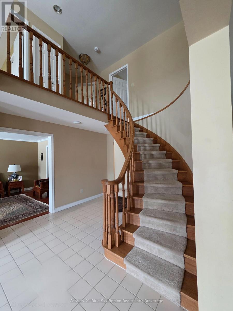 29 Robinhood Court, North Bay, Ontario  P1C 1L3 - Photo 2 - X12991734