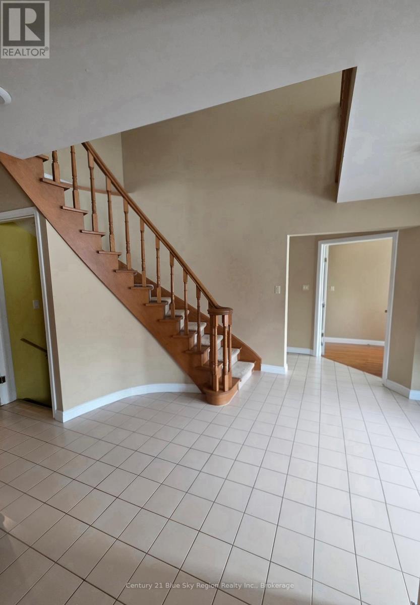 29 Robinhood Court, North Bay, Ontario  P1C 1L3 - Photo 3 - X12991734