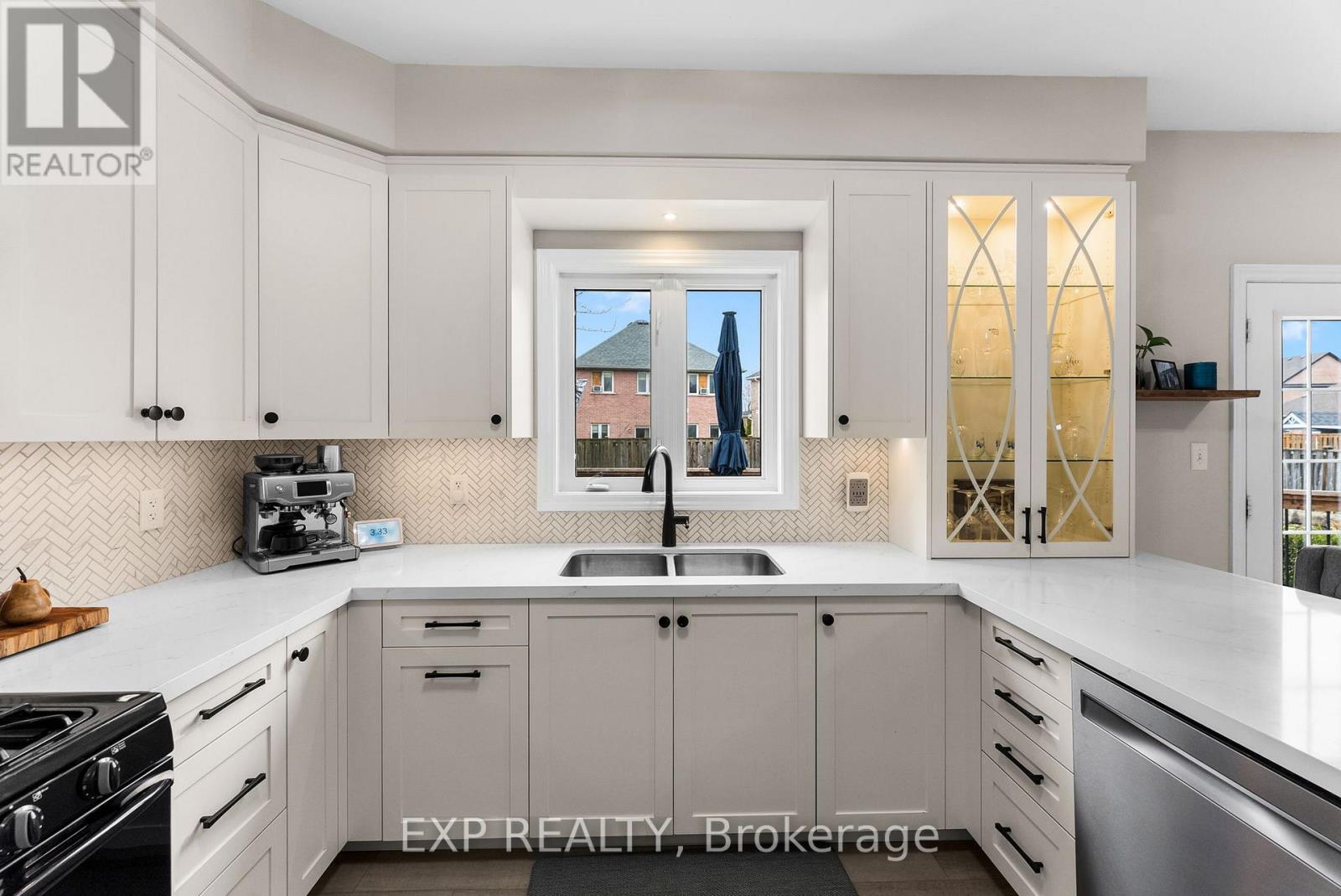 14 Whitestone Drive, Georgina, Ontario  L4P 0A3 - Photo 17 - N12989372