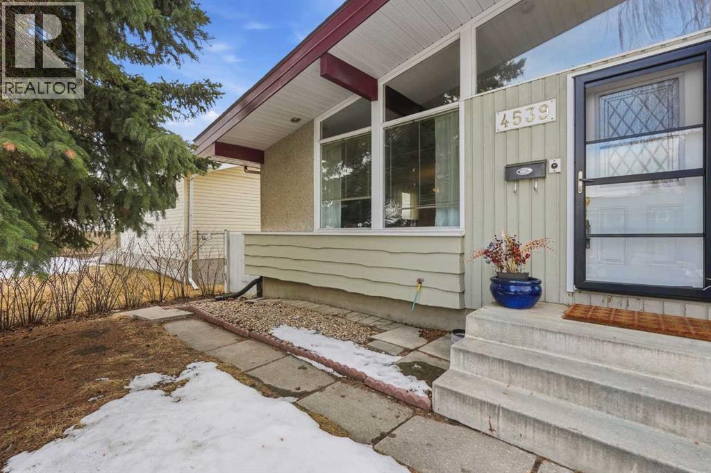 4539 Vandergrift Crescent NW, Calgary, Alberta  T3A 0J1 - Photo 3 - A2300499
