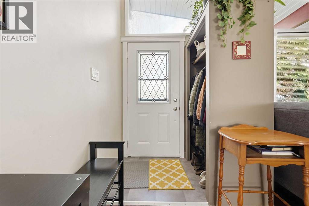 4539 Vandergrift Crescent NW, Calgary, Alberta  T3A 0J1 - Photo 4 - A2300499