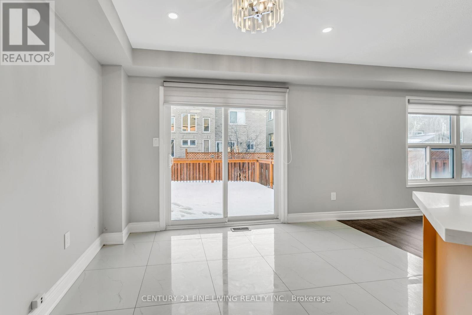 20 Edenvalley Road, Brampton, Ontario L7A 2M6 - Photo 10 - W12993320