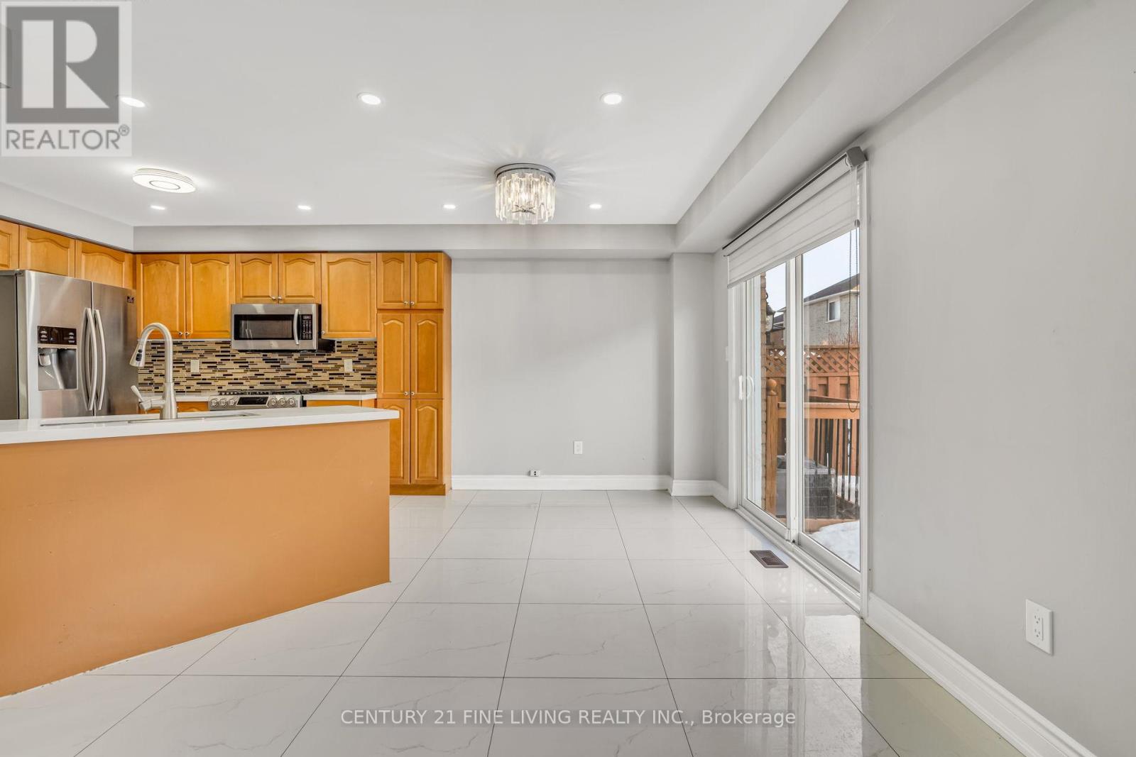 20 Edenvalley Road, Brampton, Ontario L7A 2M6 - Photo 11 - W12993320