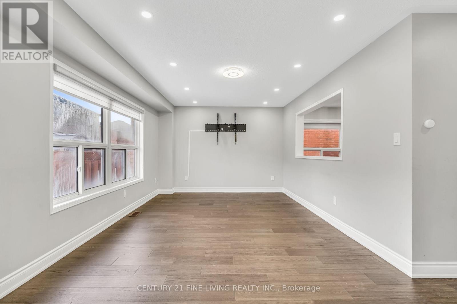 20 Edenvalley Road, Brampton, Ontario L7A 2M6 - Photo 12 - W12993320