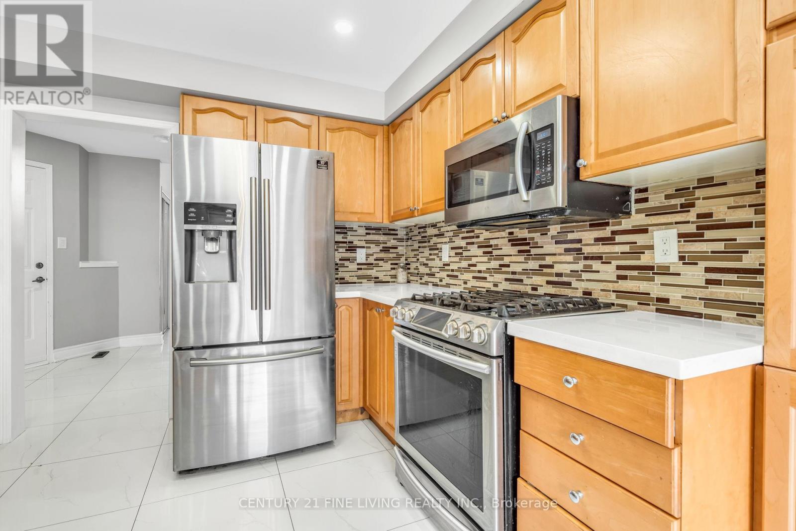 20 Edenvalley Road, Brampton, Ontario L7A 2M6 - Photo 8 - W12993320