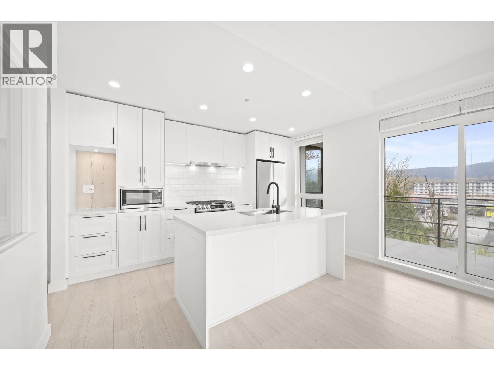 405 3038 St George Street, Port Moody, British Columbia  V3H 0L3 - Photo 3 - R3110753