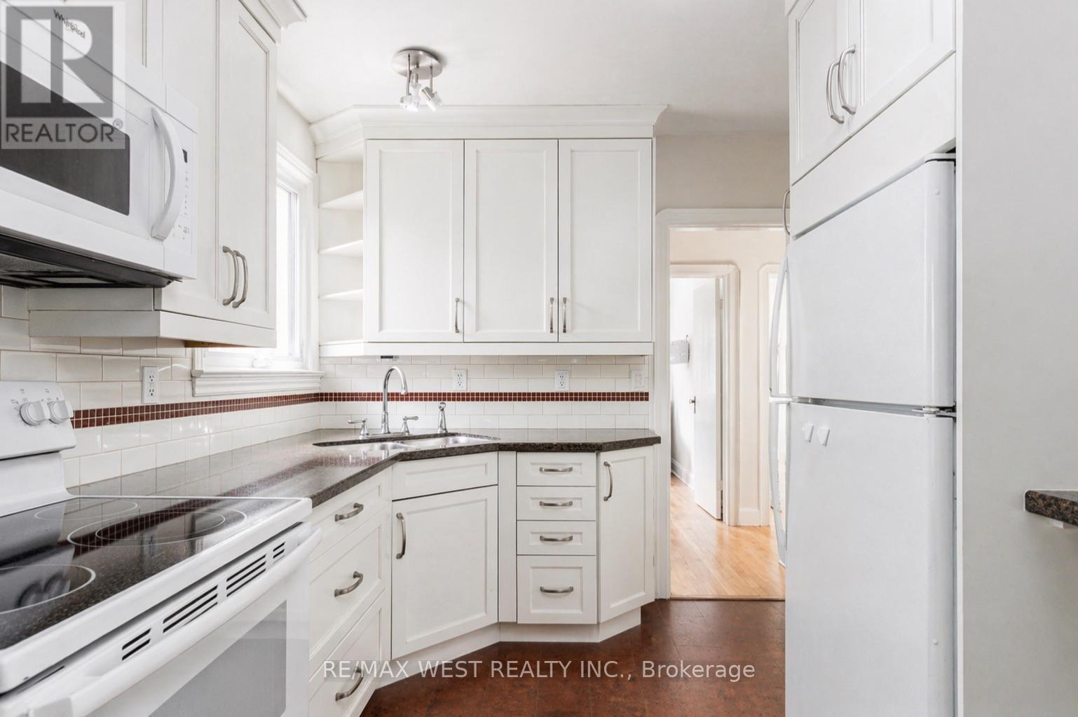 3 Glenroy Avenue, Toronto, Ontario  M8Y 2L9 - Photo 5 - W12861132