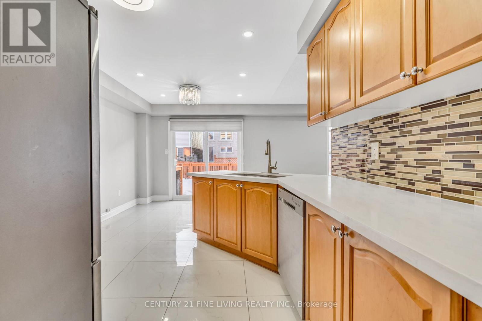 20 Edenvalley Road, Brampton, Ontario L7A 2M6 - Photo 5 - W12993320