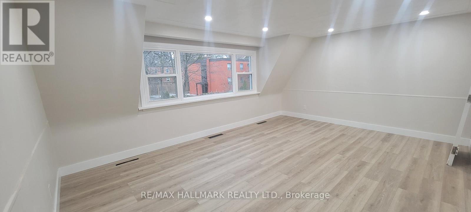 3 - 159 Richmond Street, Richmond Hill, Ontario  L4C 3Y7 - Photo 4 - N12993392