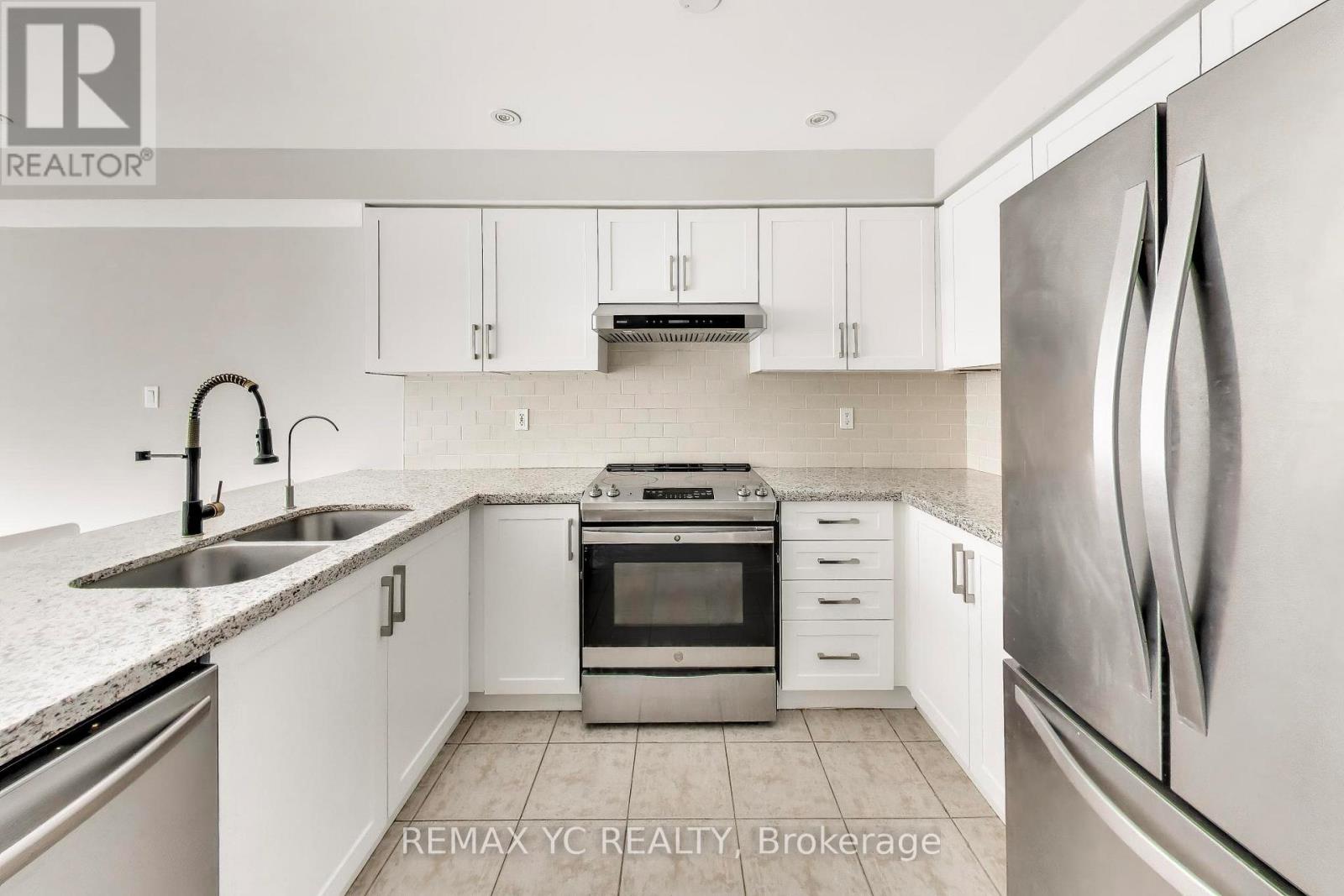 151 Amulet Crescent, Richmond Hill, Ontario  L4S 2T5 - Photo 11 - N12993464