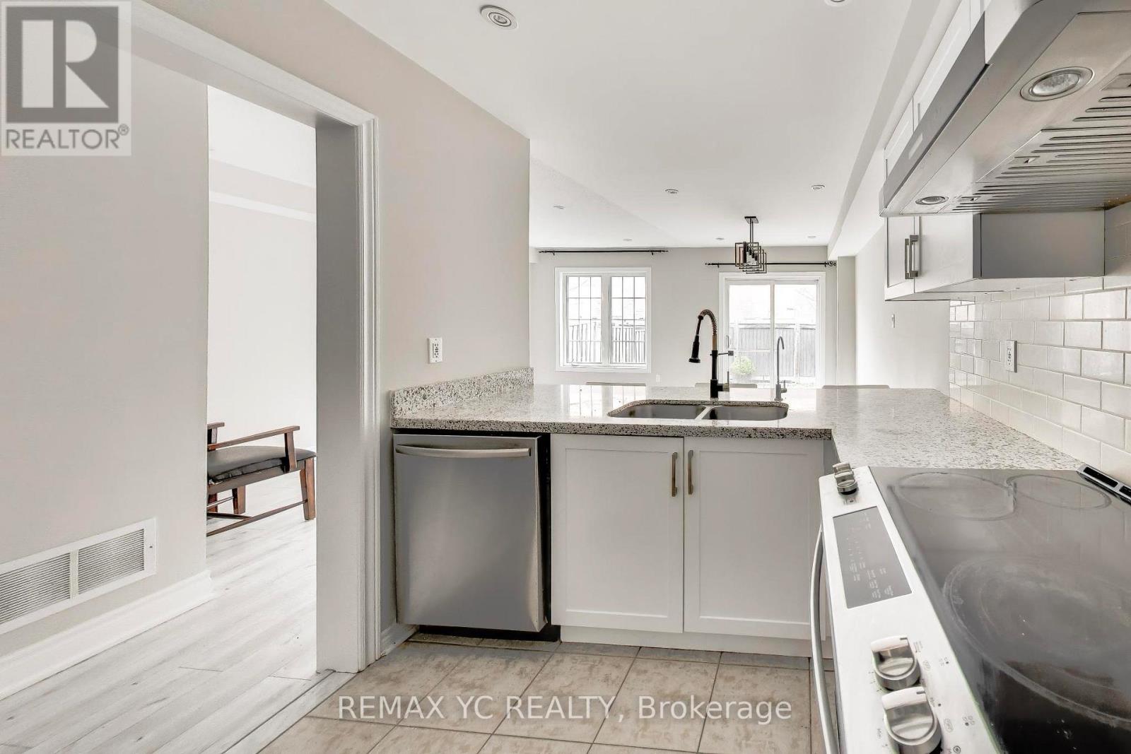 151 Amulet Crescent, Richmond Hill, Ontario  L4S 2T5 - Photo 12 - N12993464