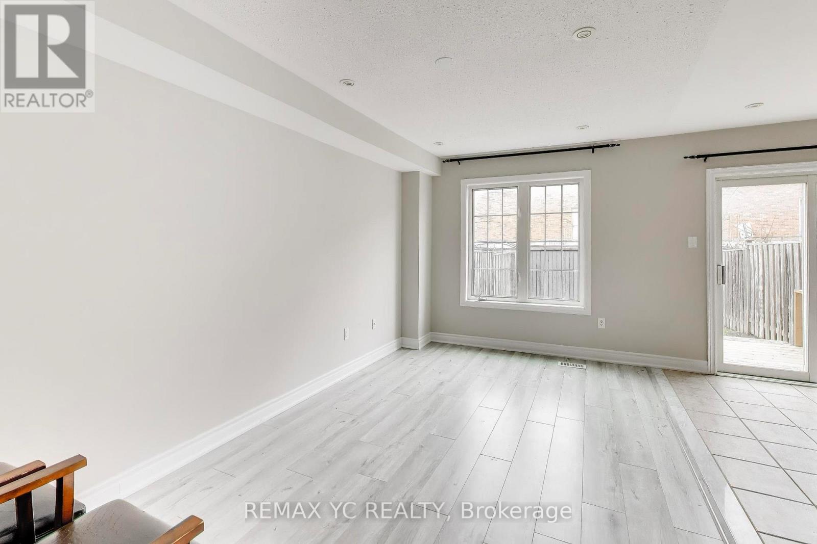 151 Amulet Crescent, Richmond Hill, Ontario  L4S 2T5 - Photo 4 - N12993464