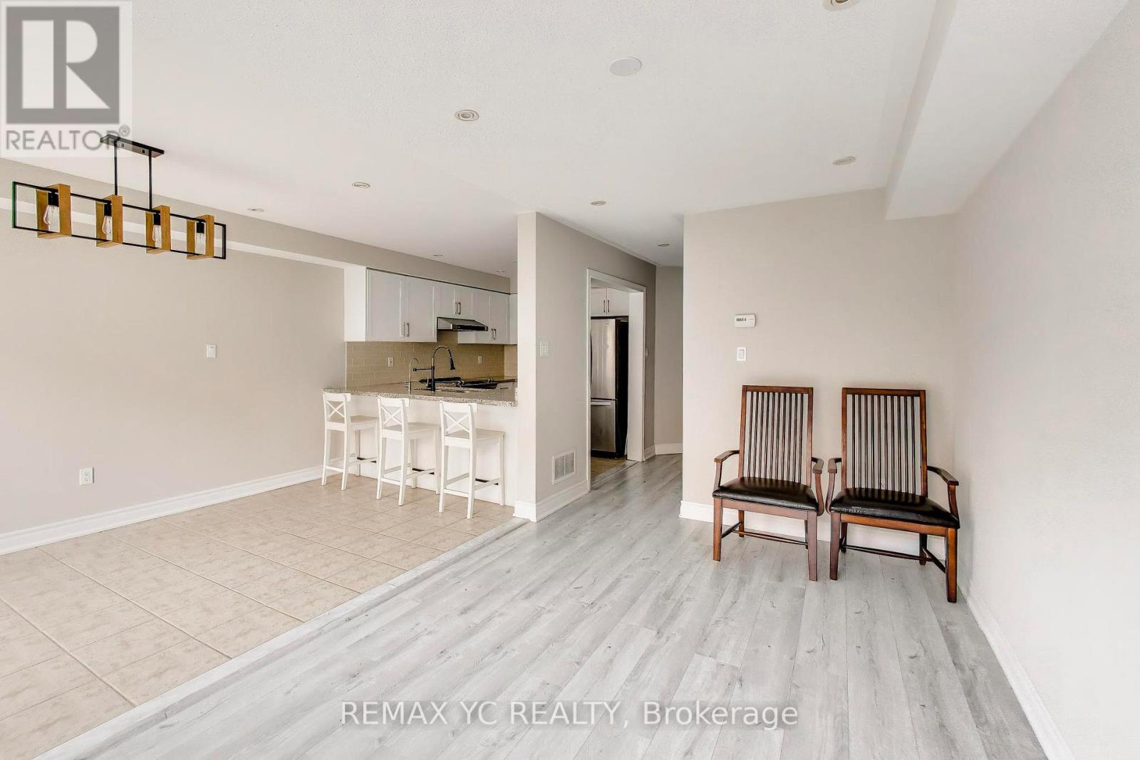 151 Amulet Crescent, Richmond Hill, Ontario  L4S 2T5 - Photo 6 - N12993464