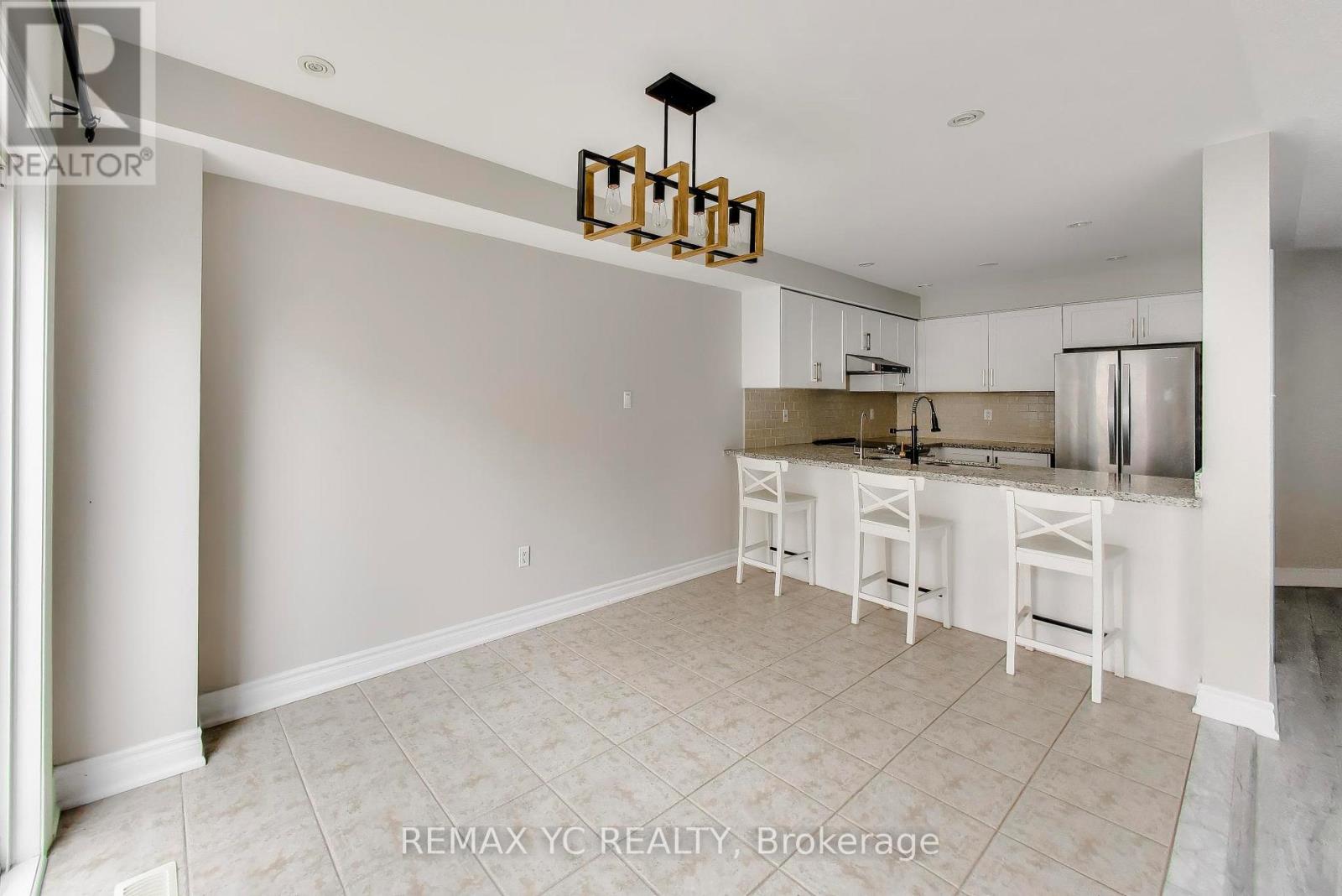 151 Amulet Crescent, Richmond Hill, Ontario  L4S 2T5 - Photo 7 - N12993464