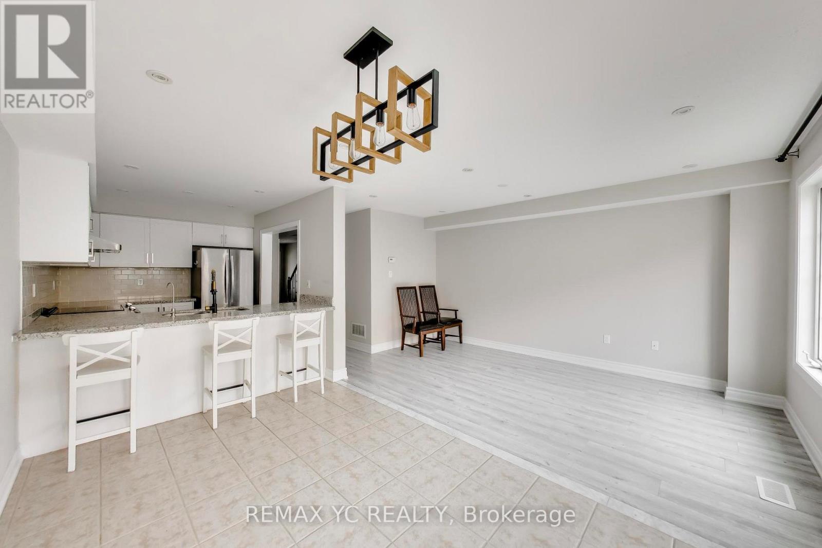 151 Amulet Crescent, Richmond Hill, Ontario  L4S 2T5 - Photo 8 - N12993464