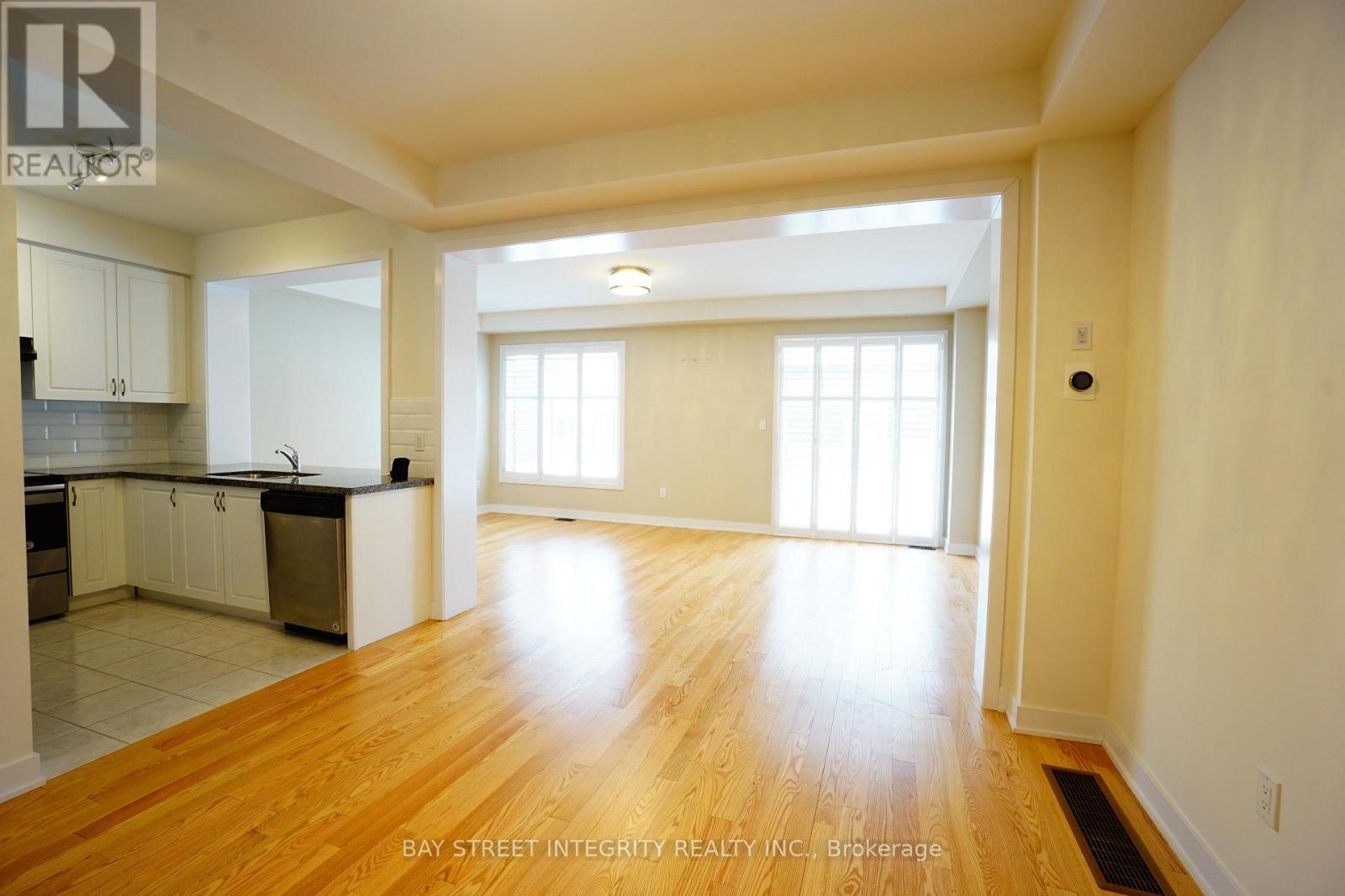 49 Badgerow Way, Aurora, Ontario  L4G 0Z5 - Photo 4 - N12993484