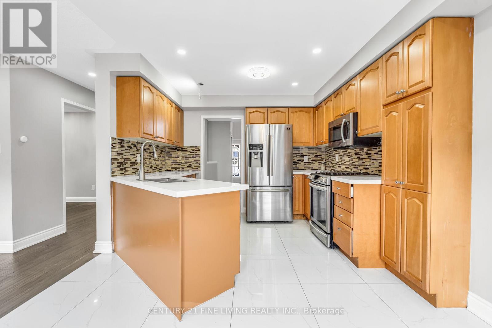 20 Edenvalley Road, Brampton, Ontario L7A 2M6 - Photo 7 - W12993320