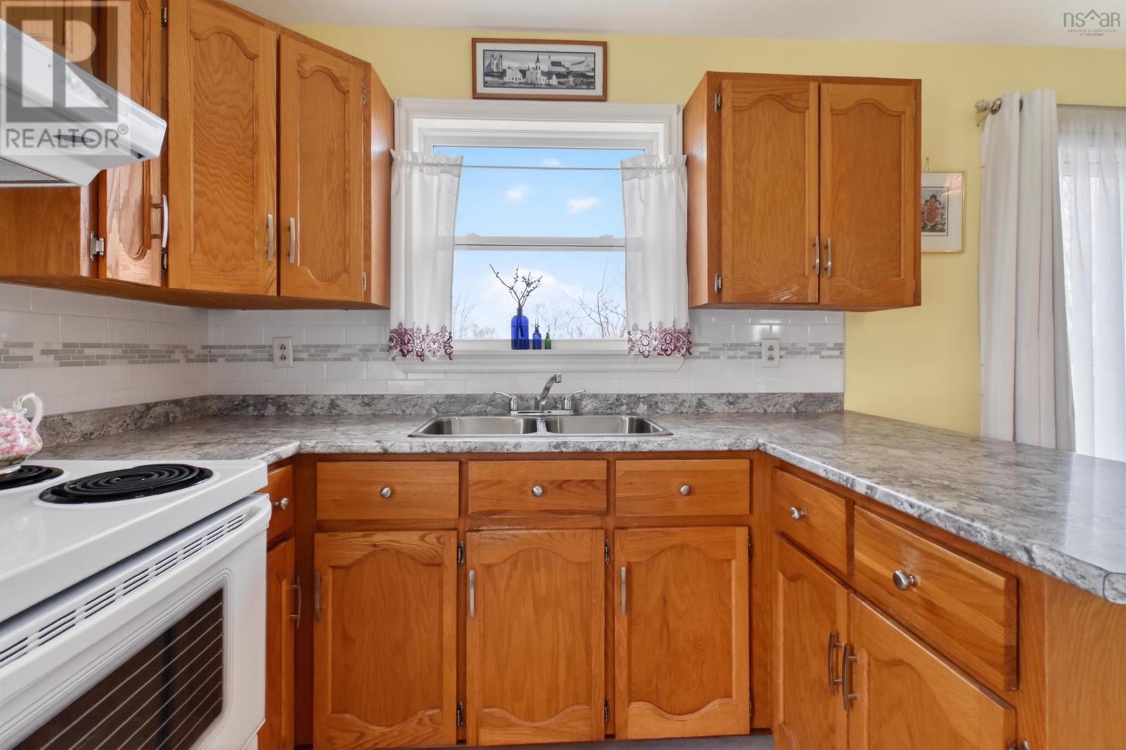 62 Monteith Avenue, Westmount, Nova Scotia  B1R 1K6 - Photo 5 - 202607251