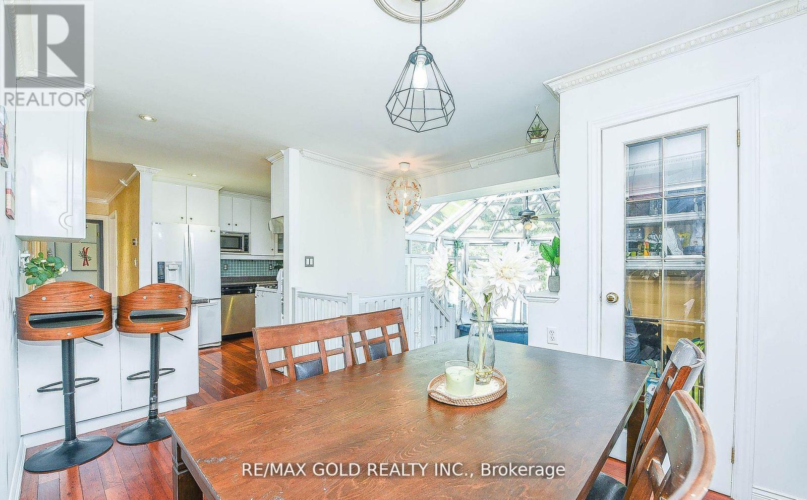 13 Foster Road, Mississauga, Ontario  L4T 1C3 - Photo 10 - W12993402