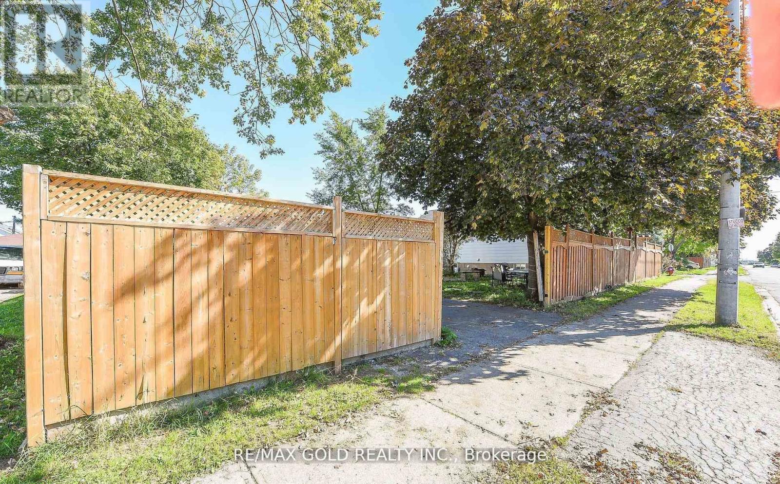 13 Foster Road, Mississauga, Ontario  L4T 1C3 - Photo 33 - W12993402