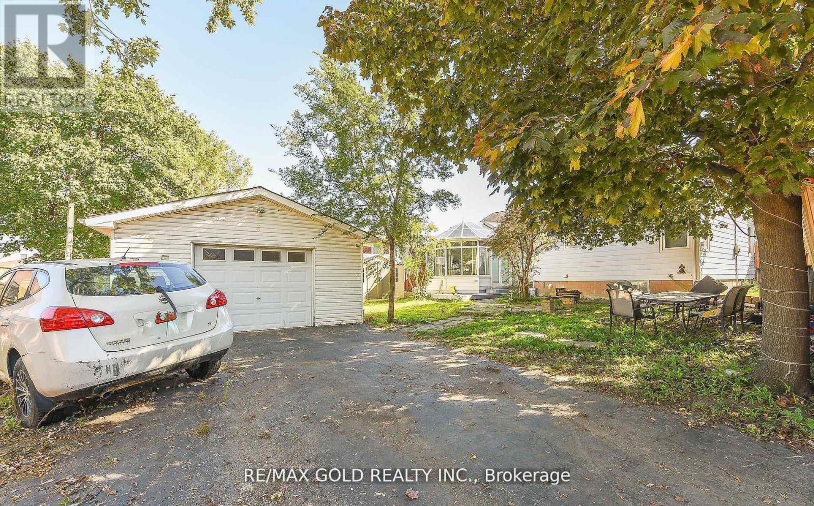 13 Foster Road, Mississauga, Ontario  L4T 1C3 - Photo 34 - W12993402