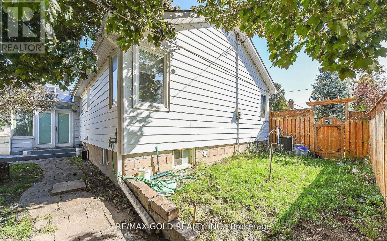 13 Foster Road, Mississauga, Ontario  L4T 1C3 - Photo 35 - W12993402