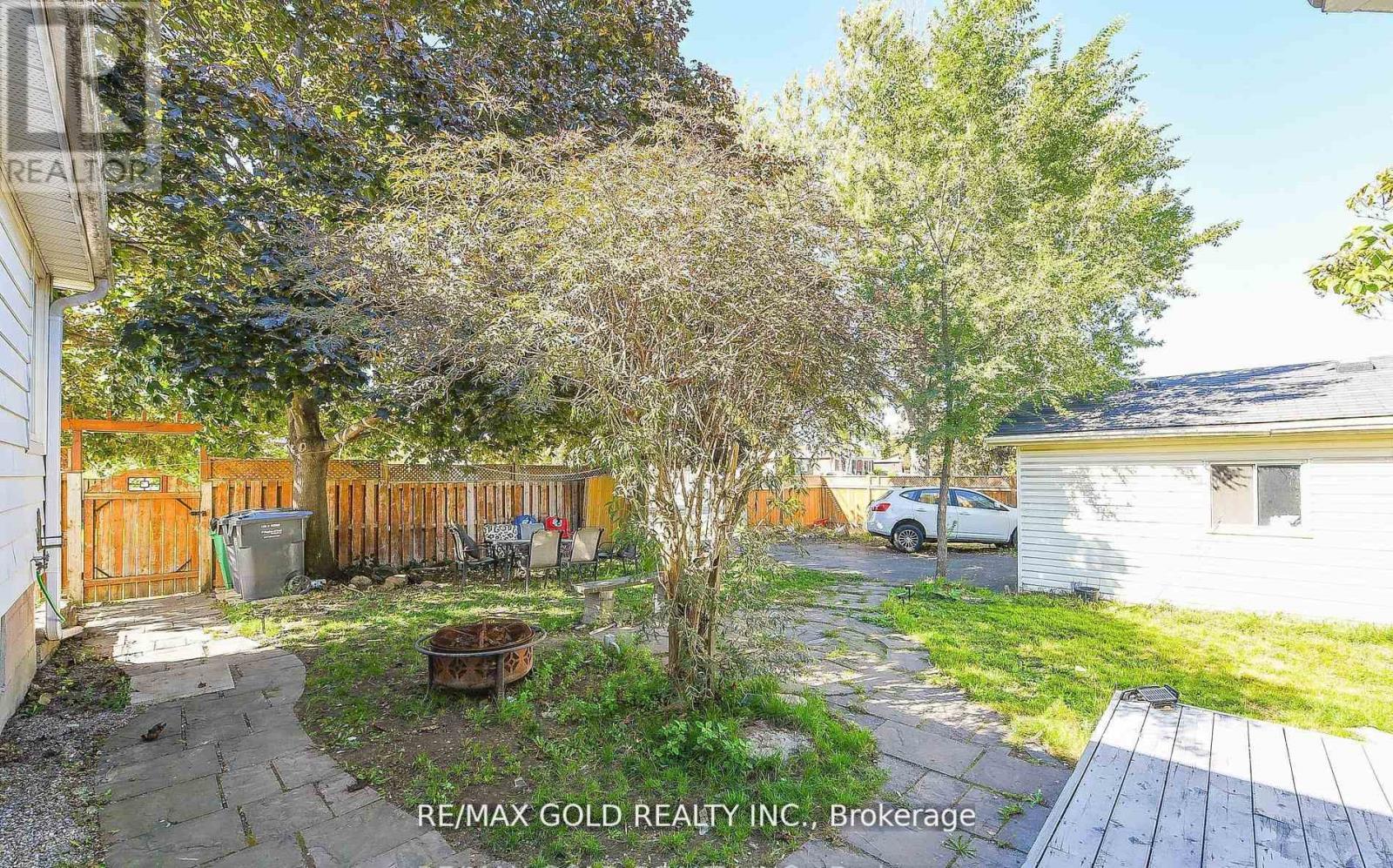 13 Foster Road, Mississauga, Ontario  L4T 1C3 - Photo 37 - W12993402