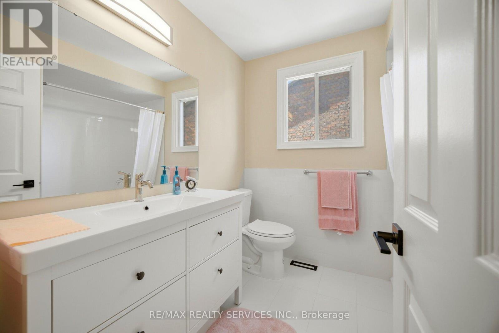 23 Newbury Crescent, Brampton, Ontario  L6S 5M3 - Photo 32 - W12993438