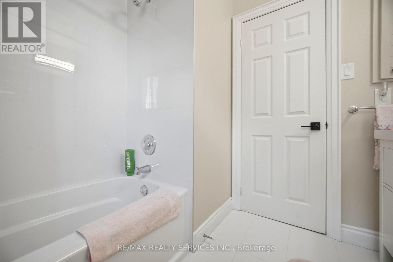 23 Newbury Crescent, Brampton, Ontario  L6S 5M3 - Photo 33 - W12993438