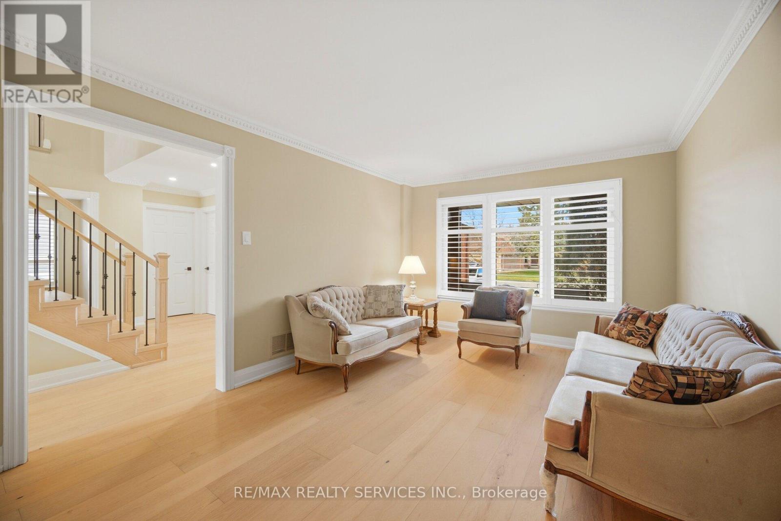 23 Newbury Crescent, Brampton, Ontario  L6S 5M3 - Photo 7 - W12993438