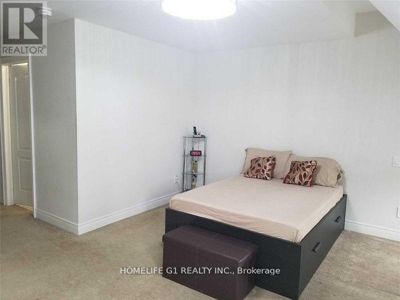 67 Dryden Way, Toronto, Ontario  M9R 0B2 - Photo 4 - W12993442