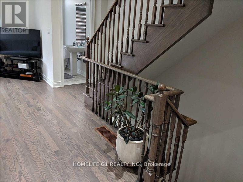 67 Dryden Way, Toronto, Ontario  M9R 0B2 - Photo 8 - W12993442