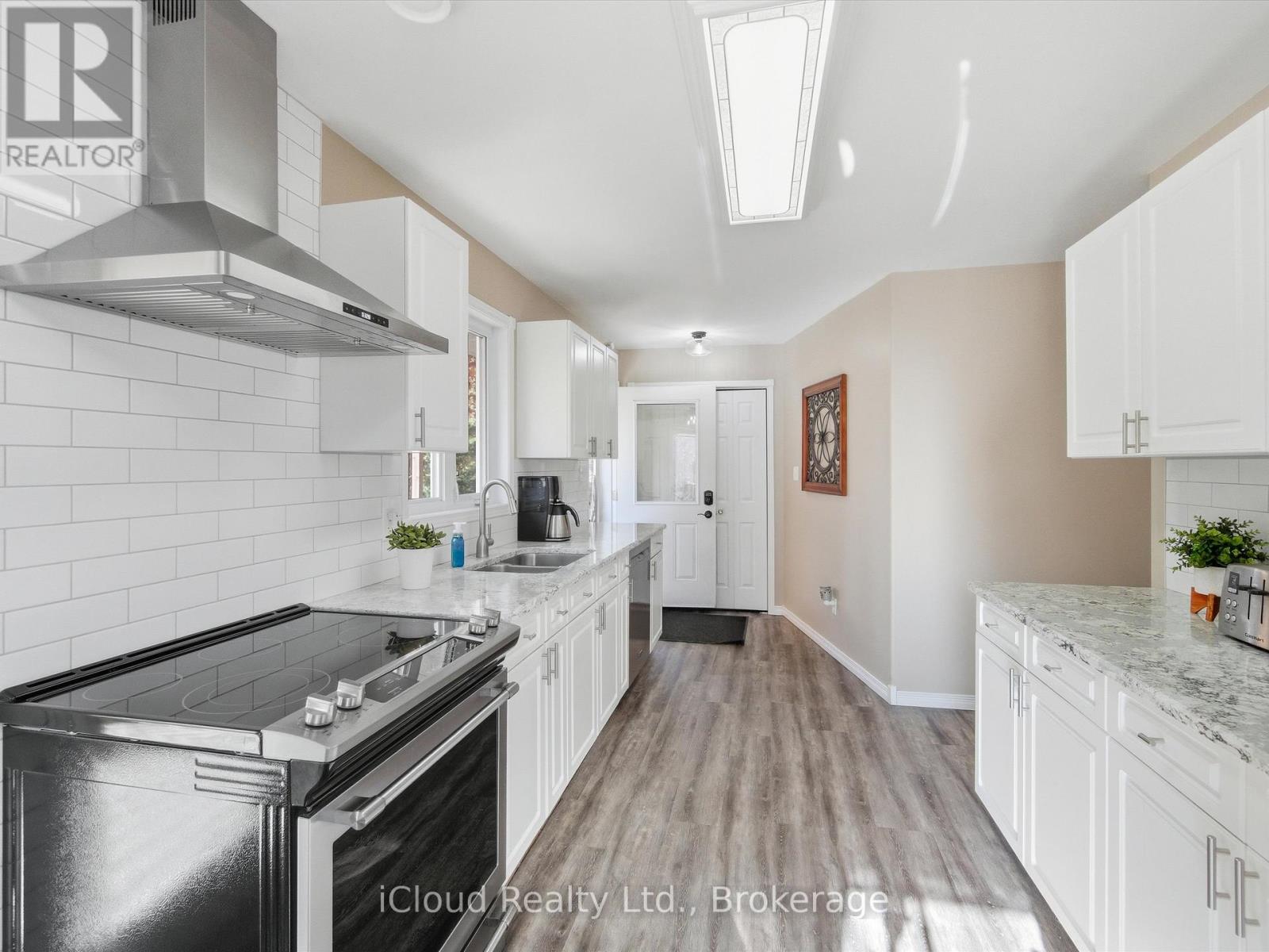 6 Springhill Road, Mckellar, Ontario  P0G 1C0 - Photo 5 - X12993434