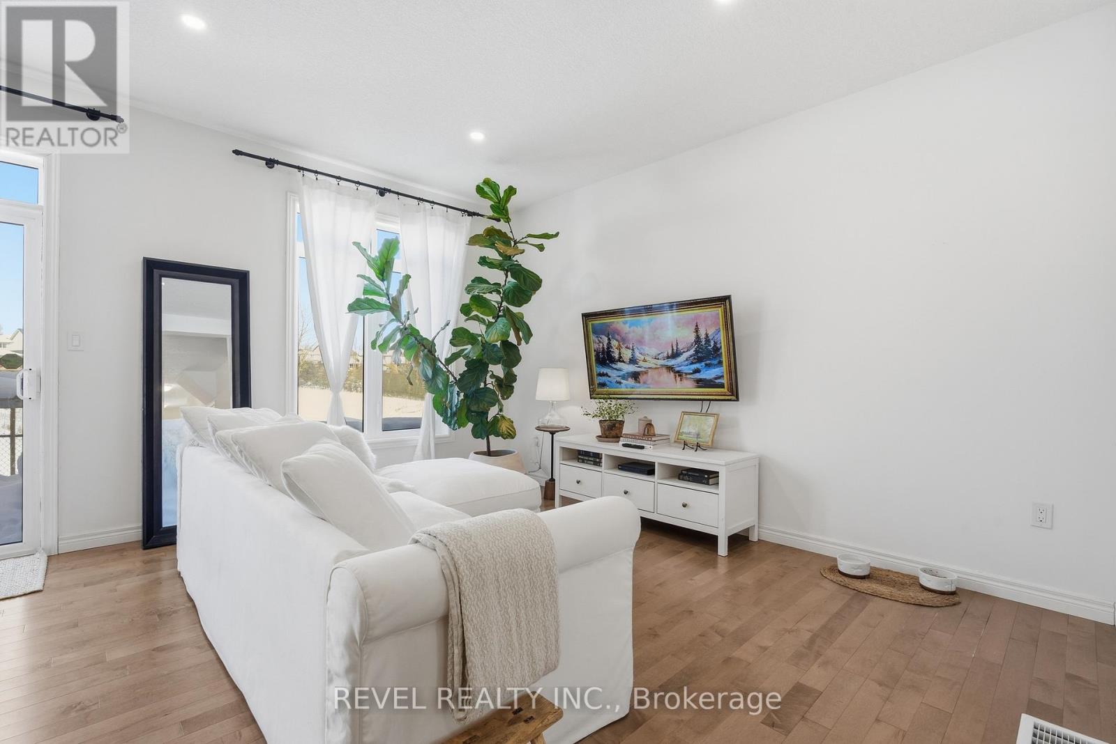 7 - 22 Marshall Drive, Guelph, Ontario  N1E 0M9 - Photo 4 - X12993454