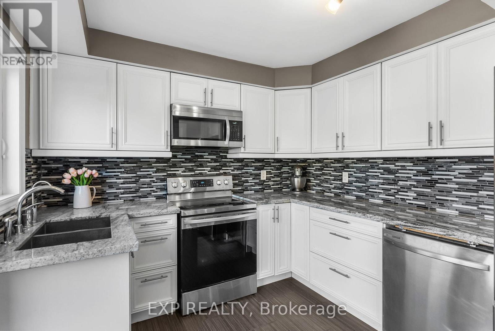 19 Natanya Boulevard, Georgina, Ontario  L4P 3R6 - Photo 12 - N12989390