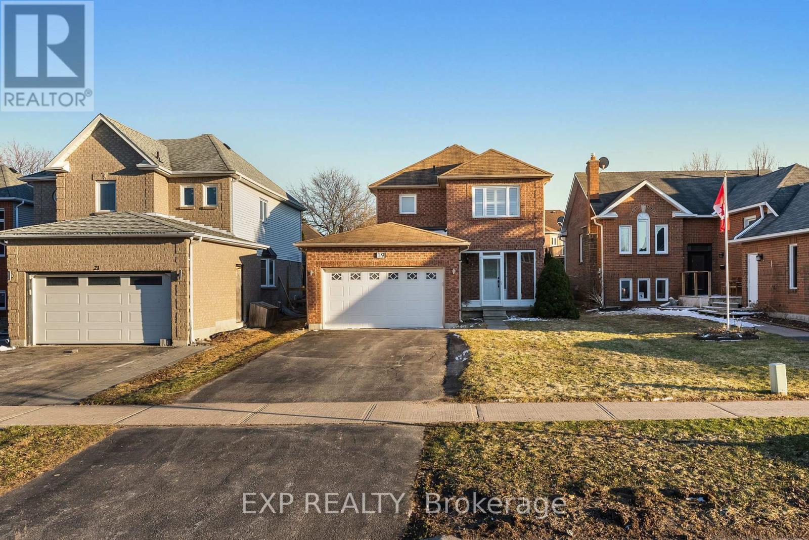 19 Natanya Boulevard, Georgina, Ontario  L4P 3R6 - Photo 3 - N12989390