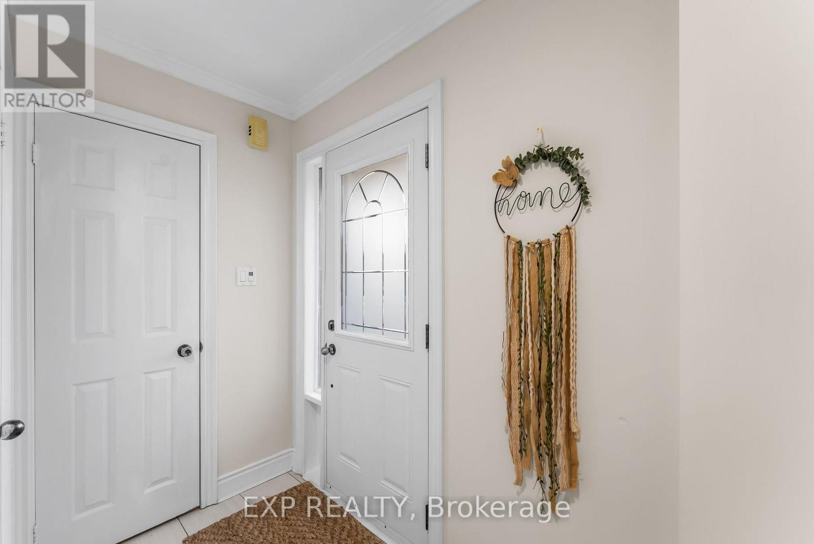 19 Natanya Boulevard, Georgina, Ontario  L4P 3R6 - Photo 5 - N12989390