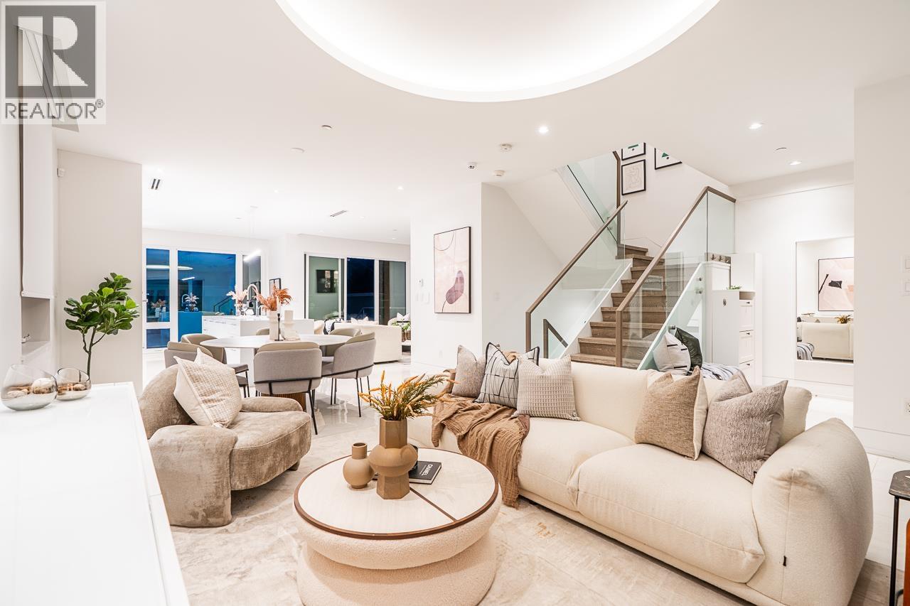 4691 W 9th Avenue, Vancouver, British Columbia  V6R 2E3 - Photo 1 - R3110718