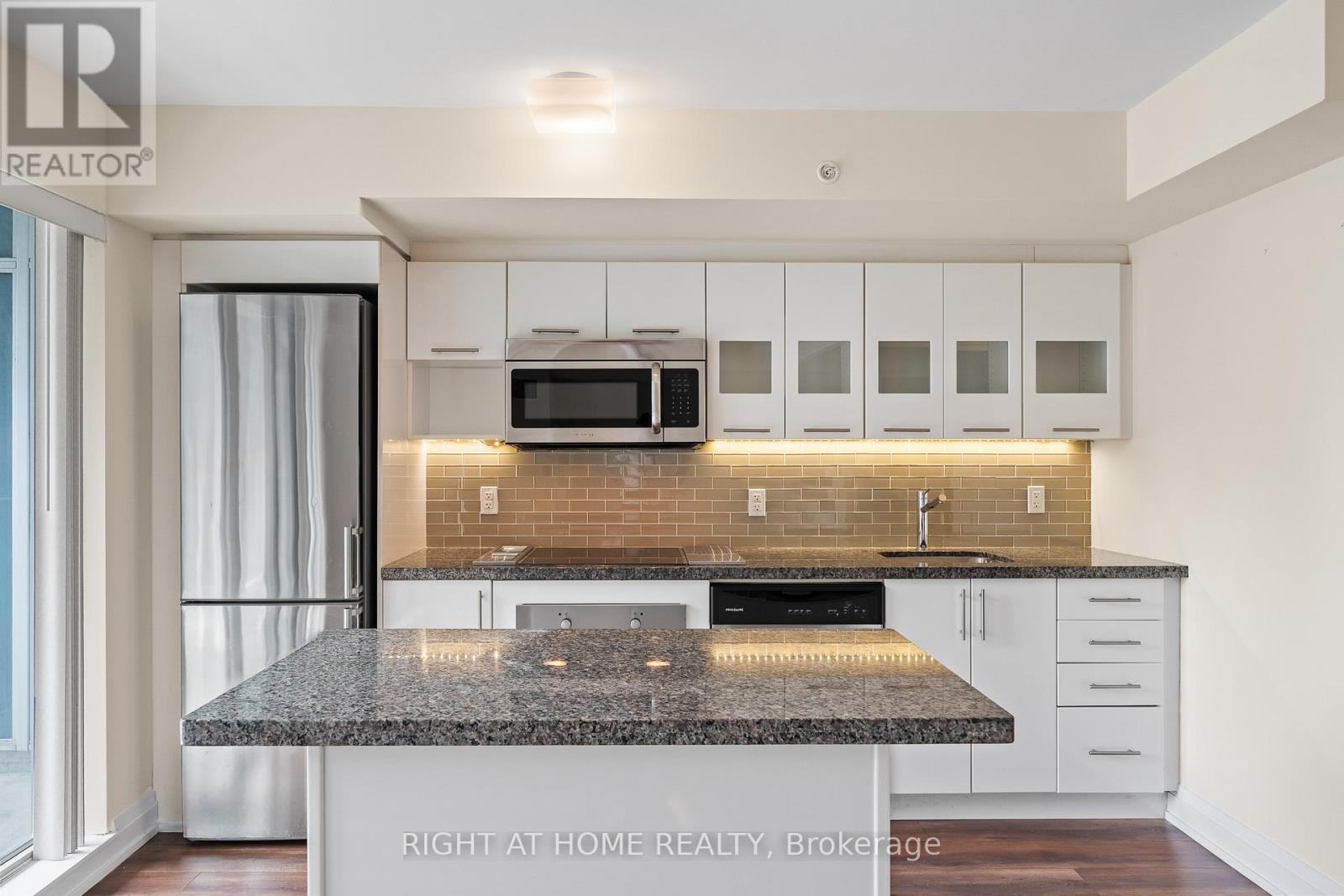 203w - 565 Wilson Avenue, Toronto, Ontario  M3H 5Y6 - Photo 17 - C12811594