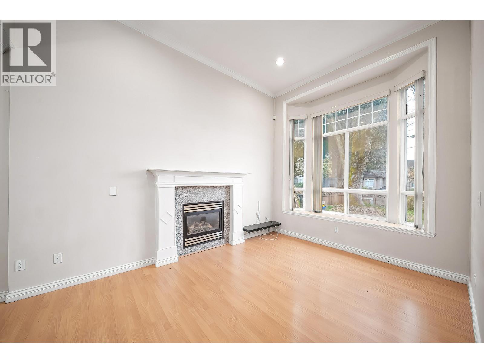 7431 14th Avenue Avenue, Burnaby, British Columbia  V3N 1Z8 - Photo 3 - R3110840