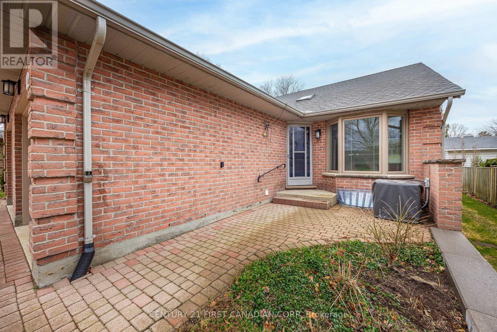 12 - 90 Ontario Street S, Lambton Shores, Ontario  N0M 1T0 - Photo 4 - X12993488