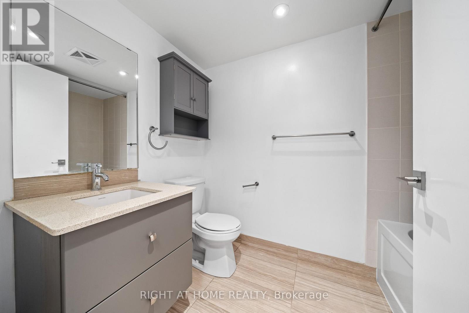 203w - 565 Wilson Avenue, Toronto, Ontario  M3H 5Y6 - Photo 24 - C12811594
