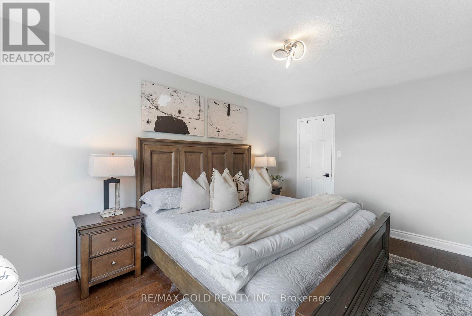 912 Delgado Drive, Mississauga, Ontario  L5V 2S4 - Photo 11 - W12881764