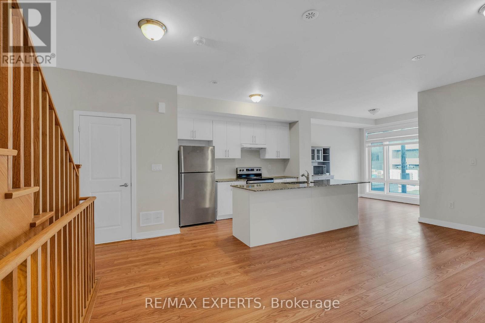 34 Dandara Gate, Vaughan, Ontario  L4L 0B6 - Photo 11 - N12993506