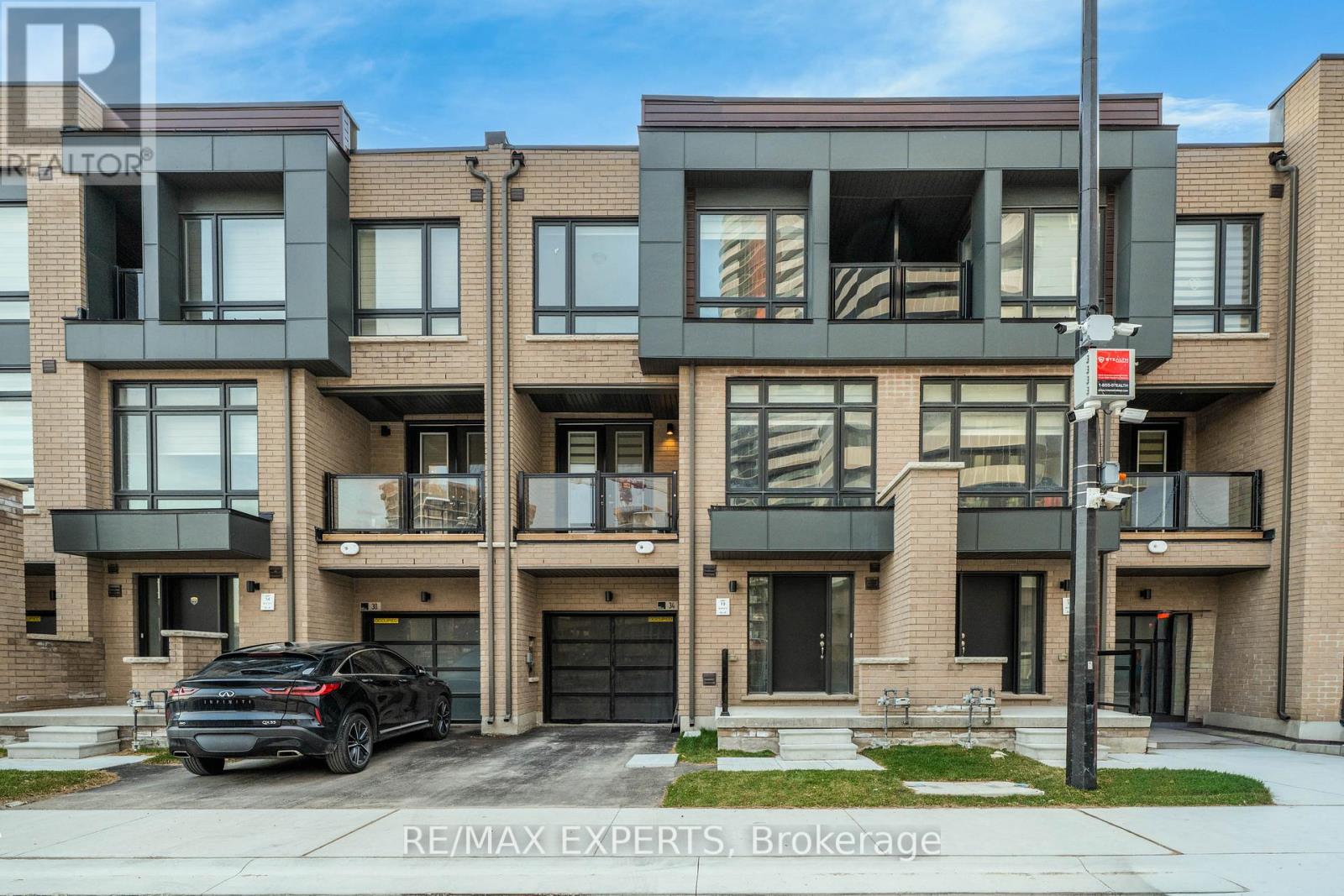 34 Dandara Gate, Vaughan, Ontario  L4L 0B6 - Photo 2 - N12993506