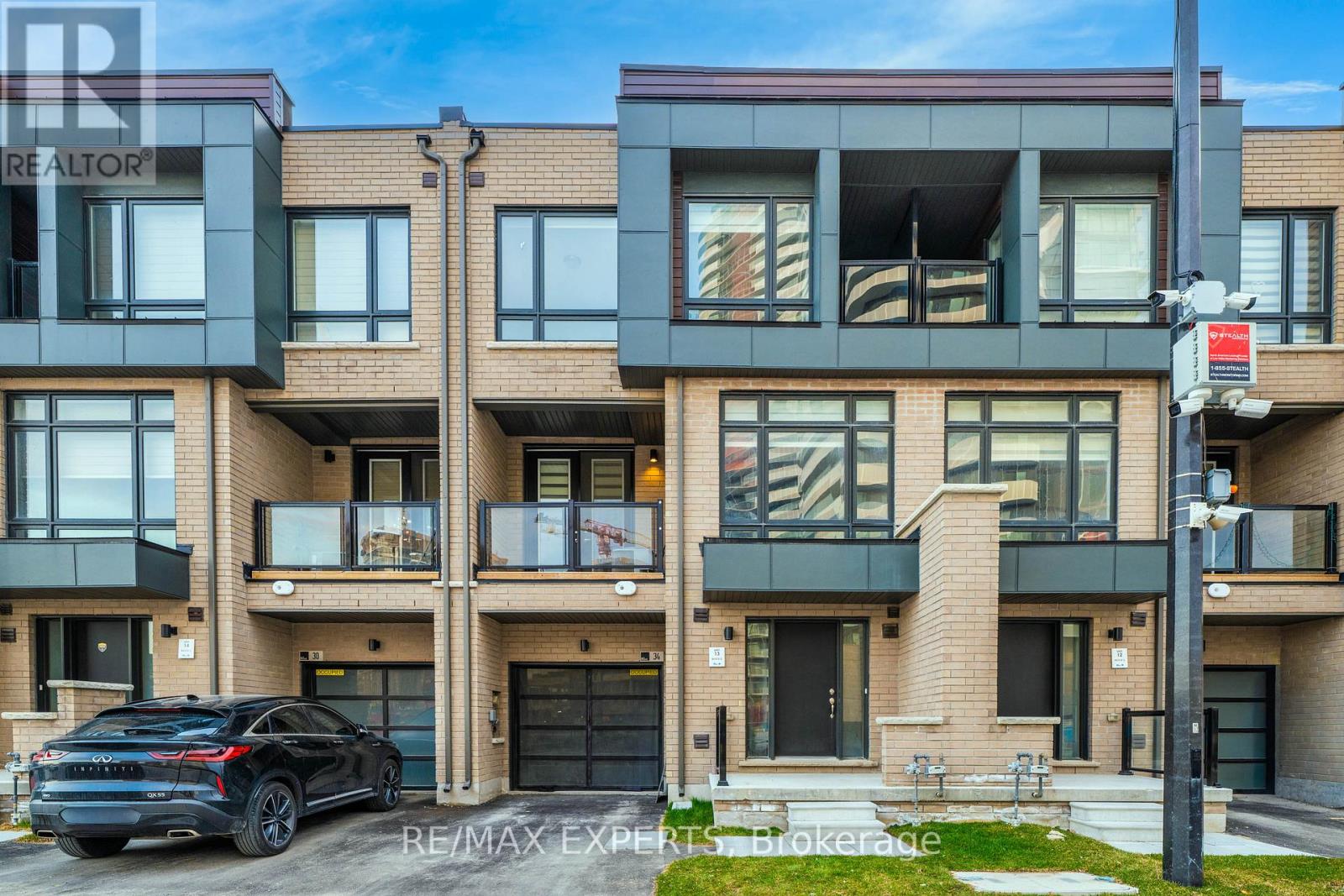 34 Dandara Gate, Vaughan, Ontario  L4L 0B6 - Photo 3 - N12993506