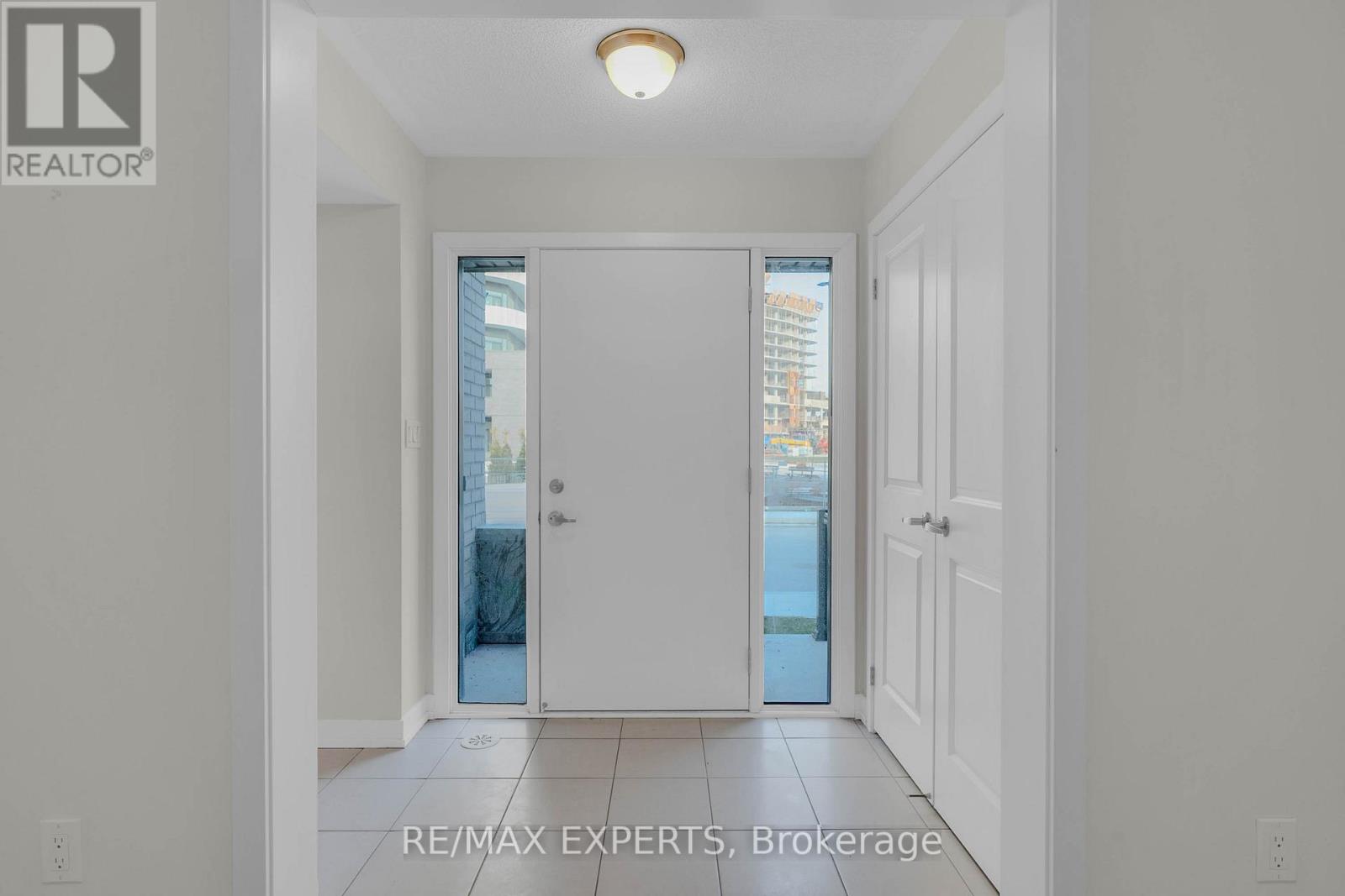 34 Dandara Gate, Vaughan, Ontario  L4L 0B6 - Photo 6 - N12993506