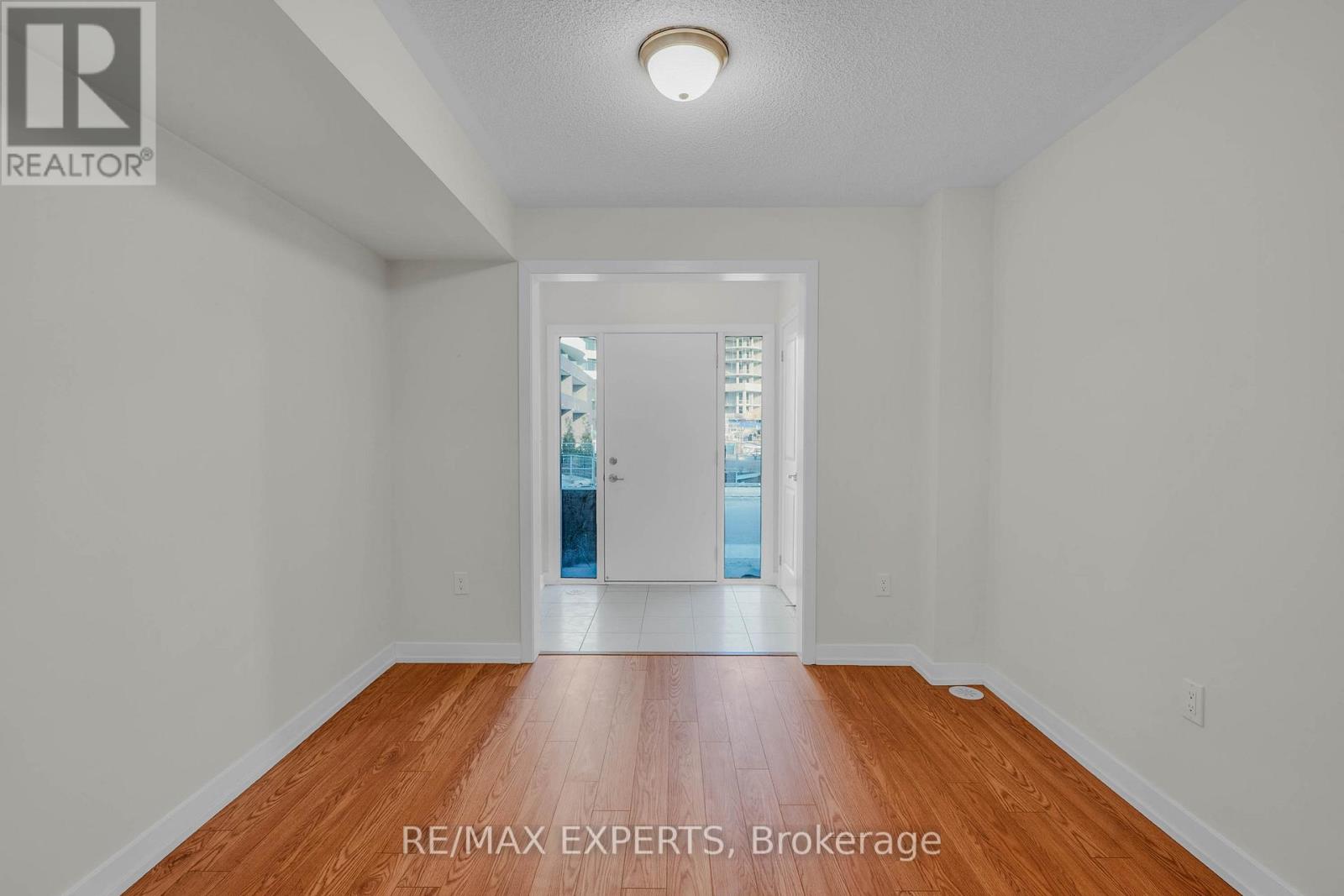 34 Dandara Gate, Vaughan, Ontario  L4L 0B6 - Photo 8 - N12993506