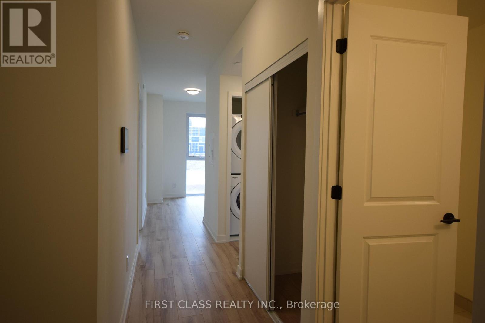 311 - 345 Wheat Boom Drive, Oakville, Ontario  L6H 7X5 - Photo 4 - W12993492