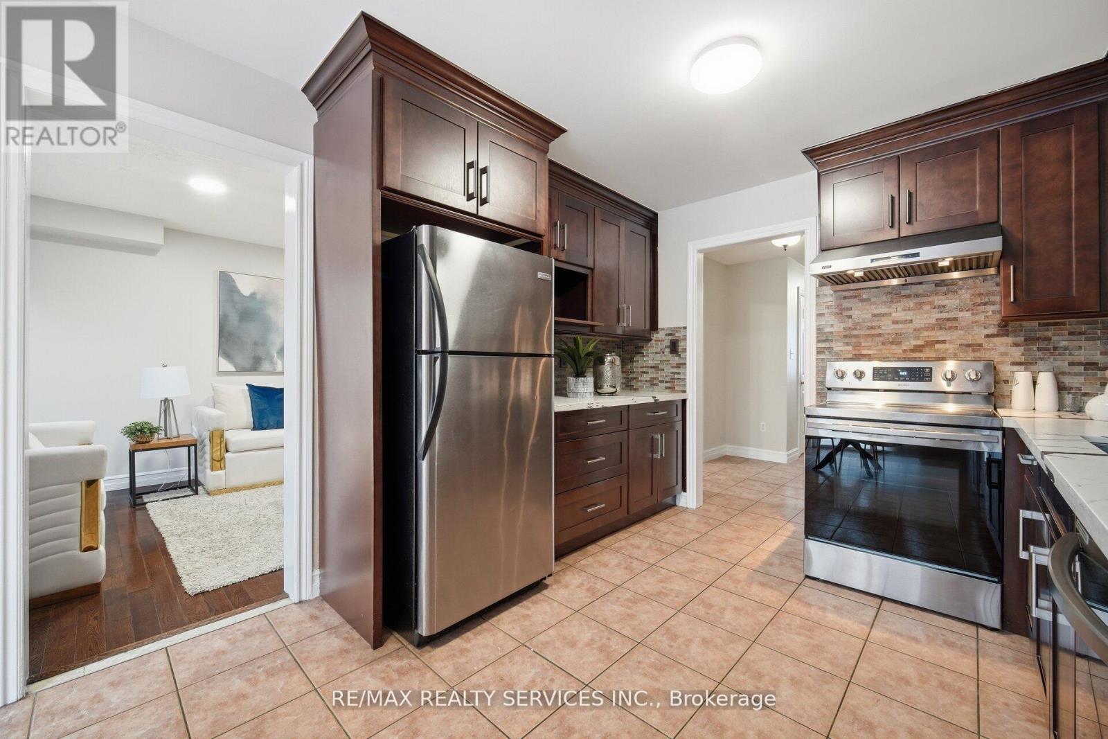 47 Twin Pines Crescent, Brampton, Ontario  L7A 1M8 - Photo 19 - W12993494